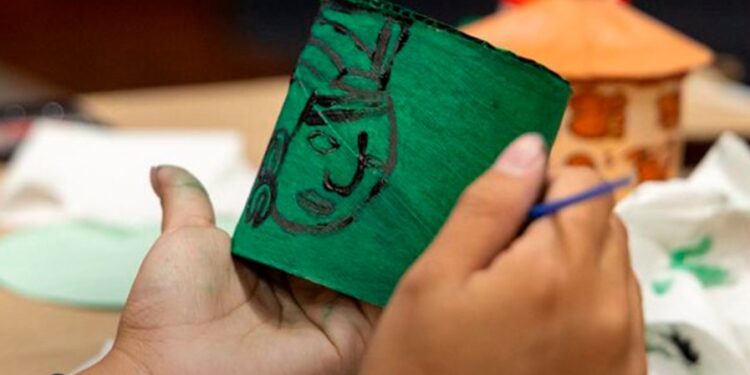 MUNAE impulsa el aprendizaje del patrimonio con taller de recreación de vasos prehispánicos