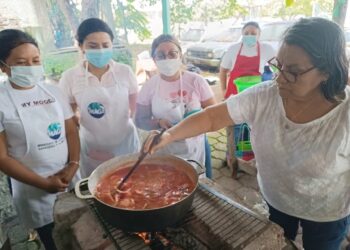 Educadoras de Retalhuleu aprenden técnicas de almacenamiento y procesamiento de alimentos