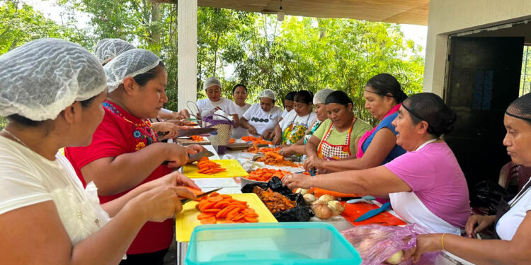 Elaboración de chile jalapeño fortalece el emprendimiento de mujeres