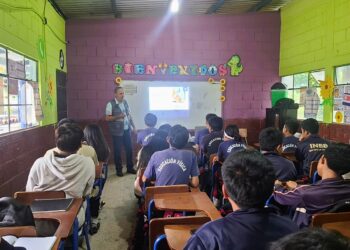 Estudiantes de Alta Verapaz aprenden la tenencia responsable