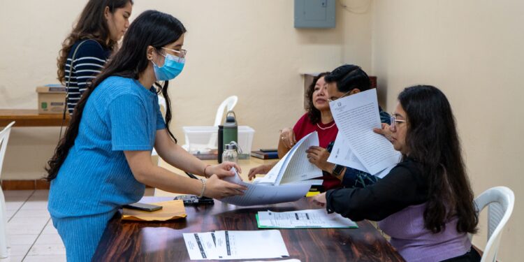 Avanza proceso de firma de contratos para estudiantes universitario del EPS para el segundo semestre 2026