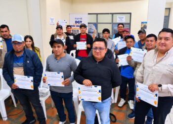 Transportistas de Quetzaltenango reciben capacitación en trámites digitales