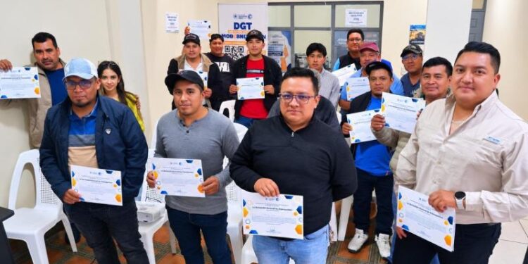 Transportistas de Quetzaltenango reciben capacitación en trámites digitales