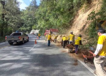 Restablecen el paso entre Santa Lucía Milpas Altas y Antigua tras derrumbe