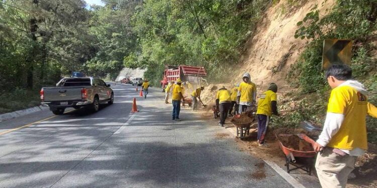 Restablecen el paso entre Santa Lucía Milpas Altas y Antigua tras derrumbe