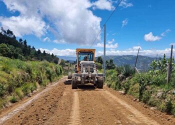 Habitantes de Ojetenam y San Fernando se benefician con un mejor camino