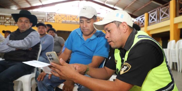 Atención personalizada sobre el Sistema Limitador de Velocidad llega a Sololá