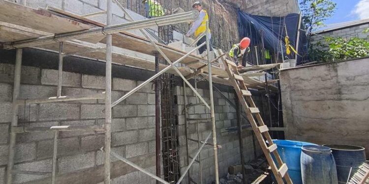 Muro de contención beneficiará a familias en Villa Nueva