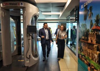 Delegación española conoce avances de la aviación civil de Guatemala y del AILA