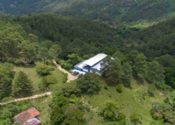 El sueño de una escuela digna se hace realidad en Agua Caliente