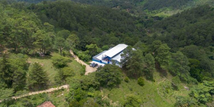 El sueño de una escuela digna se hace realidad en Agua Caliente