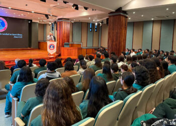Estudiantes de Medicina Veterinaria aprenden cómo atender de casos de gusano barrenador