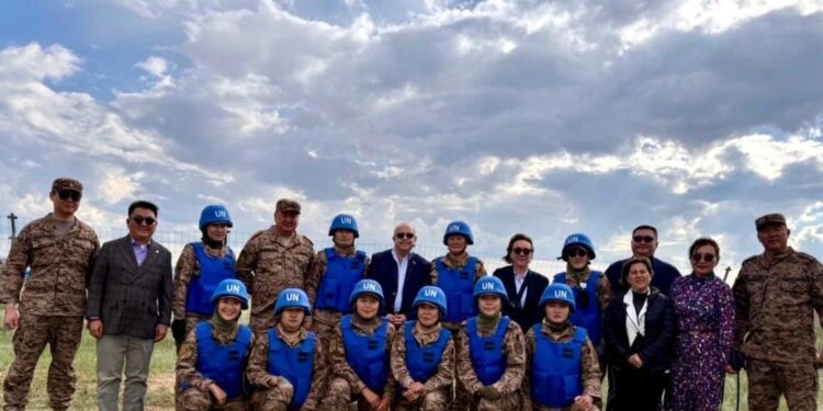 Canciller Martínez Alvarado visita Centro de Entrenamiento de Operaciones de Apoyo a la Paz en Mongolia