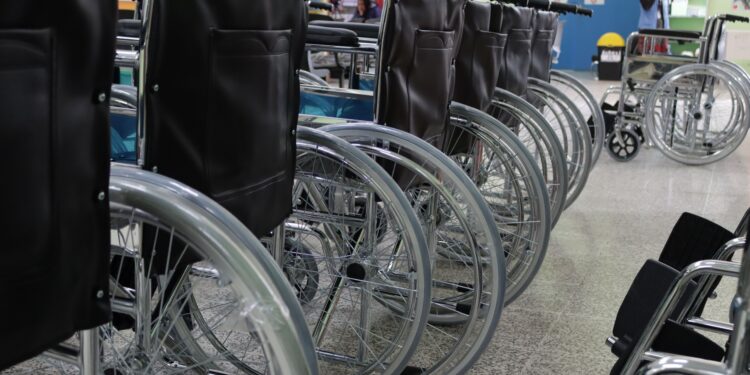 Nuevas sillas de ruedas fortalecen la capacidad de atención del Hospital de Totonicapán