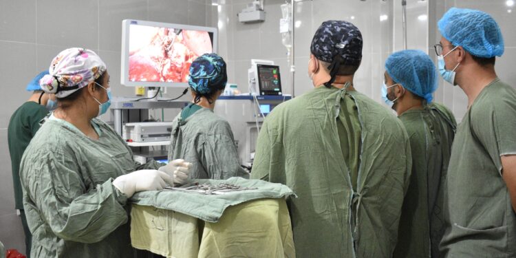 Hospital Regional de Zacapa refuerza atención quirúrgica con nuevo equipo