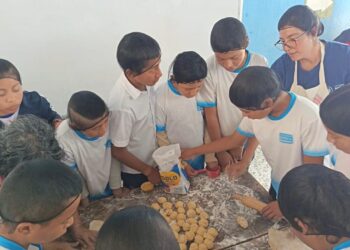Jóvenes de Jalapa aprenden a elaborar hojuelas para iniciar emprendimientos