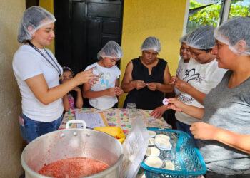 Fortalecen emprendimientos familiares con técnicas de conservación de alimentos