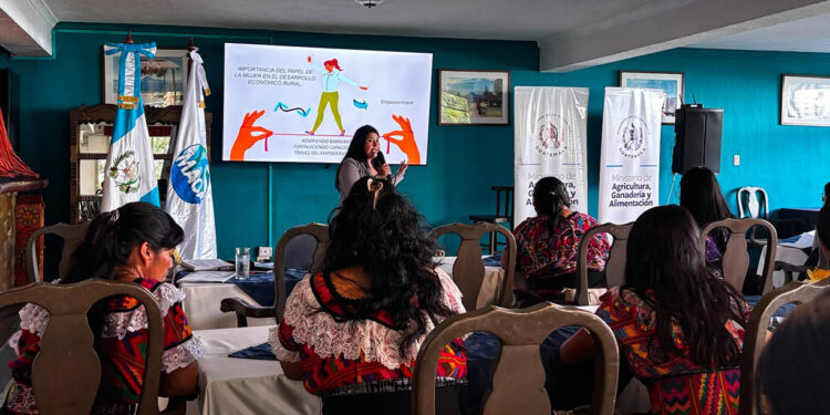 Liderazgo y organización fortalecen los emprendimientos de mujeres rurales en Sololá