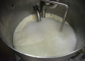 Nuevas disposiciones sanitarias fortalecen vigilancia de leche cruda
