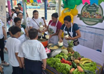 Recetas con productos locales promueven una alimentación escolar saludable en Camotán