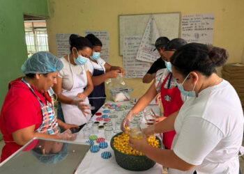 Organizaciones productoras aprenden a conservar y transformar el nance