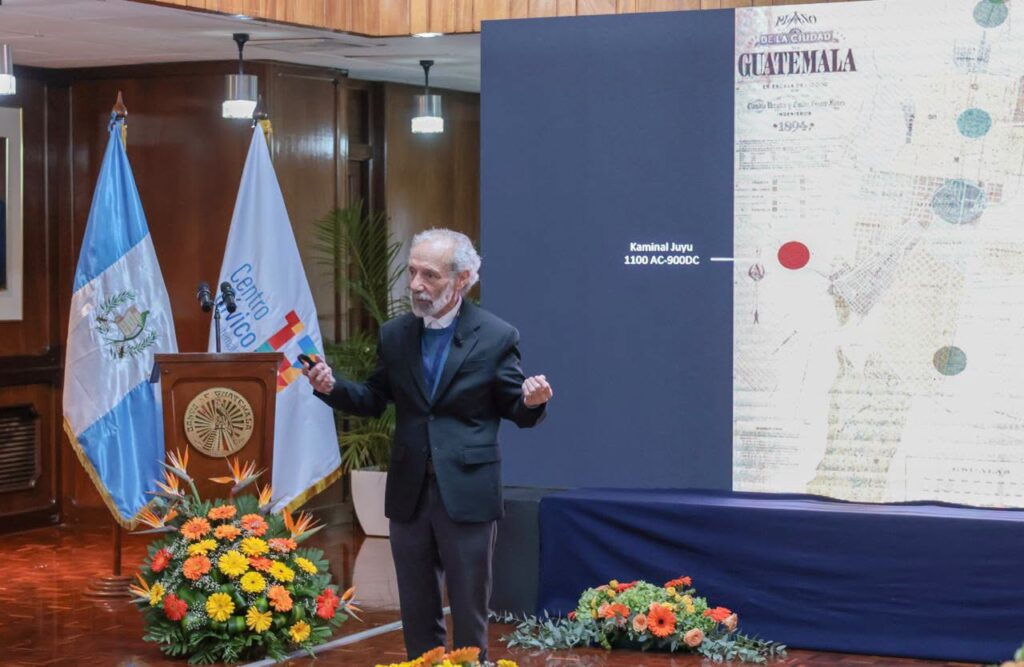 El arquitecto Álvaro Véliz Rosales, responsable del Plan Maestro Centro Cívico.