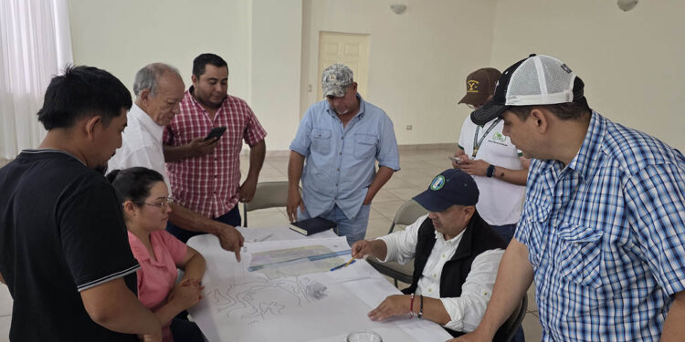 Técnicos llevarán sistema de línea clave a comunidades de Alta y Baja Verapaz