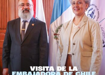El ministro Luis Méndez Salinas recibió la visita de la embajadora de Chile en Guatemala