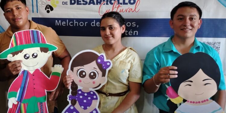Taller de elaboración de muñecos representativos de los Cuatro Pueblos de Guatemala