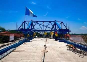 Avanza el puente que conectará mejor a más de 42 mil vecinos en Ocós