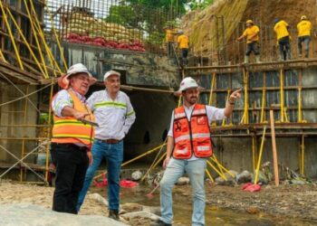 Avances en la rehabilitación del kilómetro 189 de la ruta CITO-180 son supervisados por autoridades del CIV