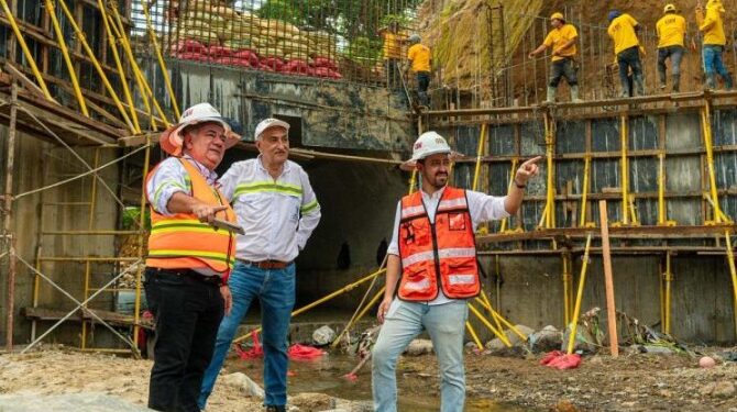 Avances en la rehabilitación del kilómetro 189 de la ruta CITO-180 son supervisados por autoridades del CIV
