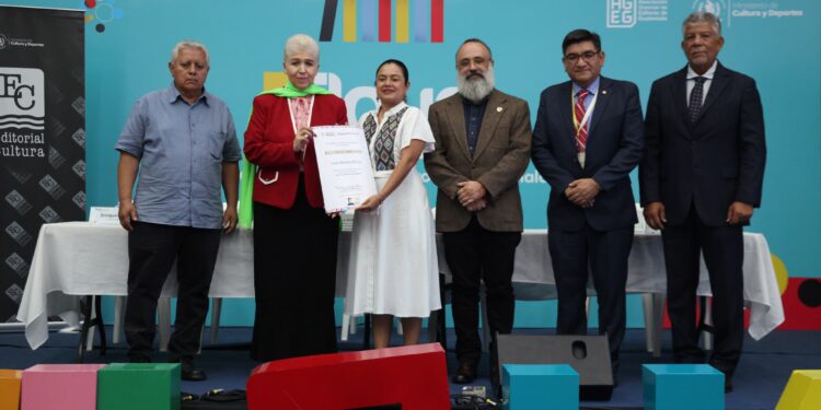 Tania Ramos Pérez recibe el Premio Mesoamericano de Poesía “Luis Cardoza y Aragón”