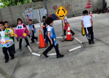 Estudiantes aprenden más sobre prevención con el Parque Vial y charlas educativas