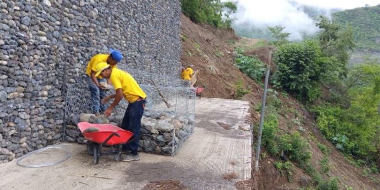Mejoran carretera en Sansare para reducir daños por lluvia