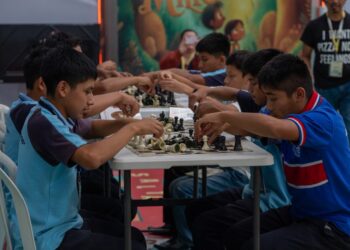 Biblioteca Nacional promueve el aprendizaje creativo con taller de biblio-ajedrez en FILGUA 2026