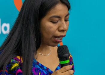 “Bailo con el silbido del viento” celebra la poesía en tz’utujil y español