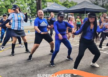 Baile, salud y convivencia protagonizan la Superclase de Zumba