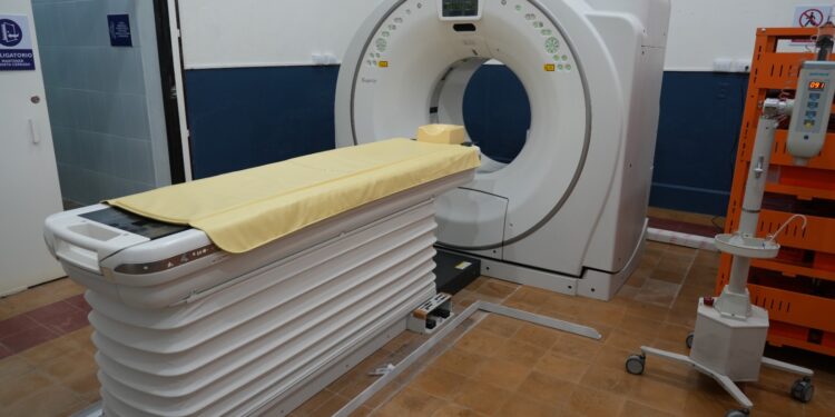 Lucha contra el cáncer: Nuevo servicio de tomografía refuerza la atención en el Hospital de Mazatenango