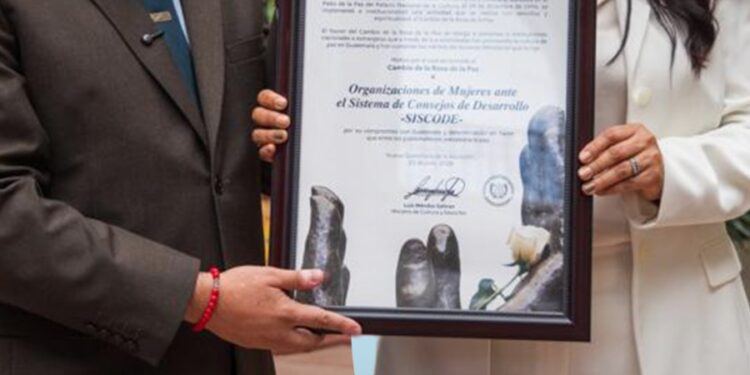Organizaciones de mujeres reciben reconocimiento como Mensajeras de la Paz