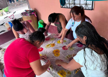 Fortalecen economía familiar al elaborar canastos de bayal