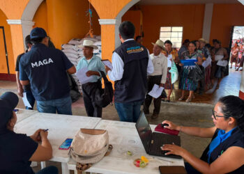 Agricultores reciben insumos para fortalecer la producción de alimentos en sus hogares