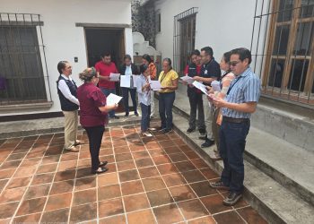 Atienden a personas que permanecen en albergues tras actividad del volcán de Fuego