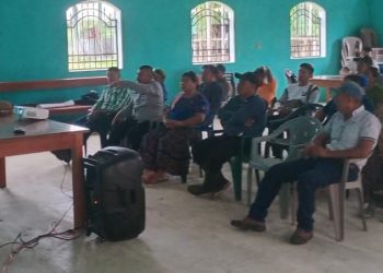 Líderes comunitarios fortalecen la prevención y detección de malaria en Poptún, Petén