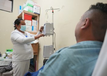 Atención integral de acompañamiento a pacientes durante tratamiento contra el cáncer