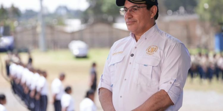 Futuros guardias penitenciarios se preparan para servir a la nación