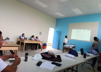 Personal de salud de Ixcán amplía conocimientos sobre bioseguridad y esterilización de equipo 