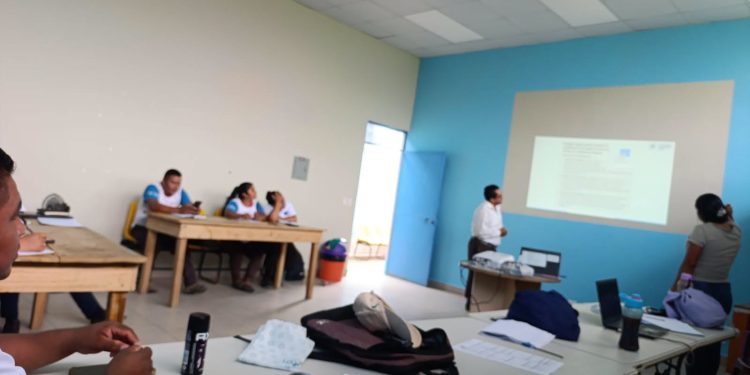 Personal de salud de Ixcán amplía conocimientos sobre bioseguridad y esterilización de equipo 