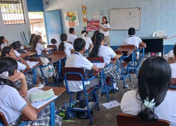 Salud Escolar: Estudiantes aliados en la prevención del dengue en El Chal, Petén 