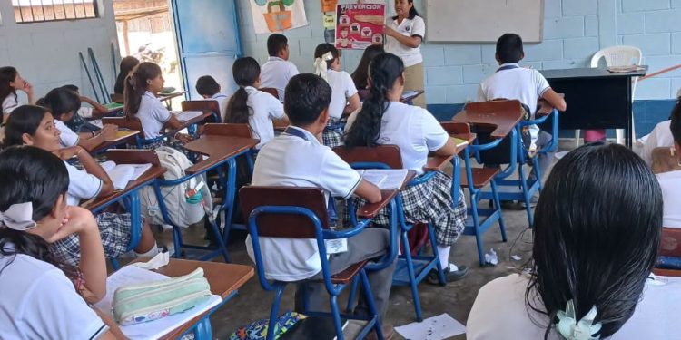 Salud Escolar: Estudiantes aliados en la prevención del dengue en El Chal, Petén